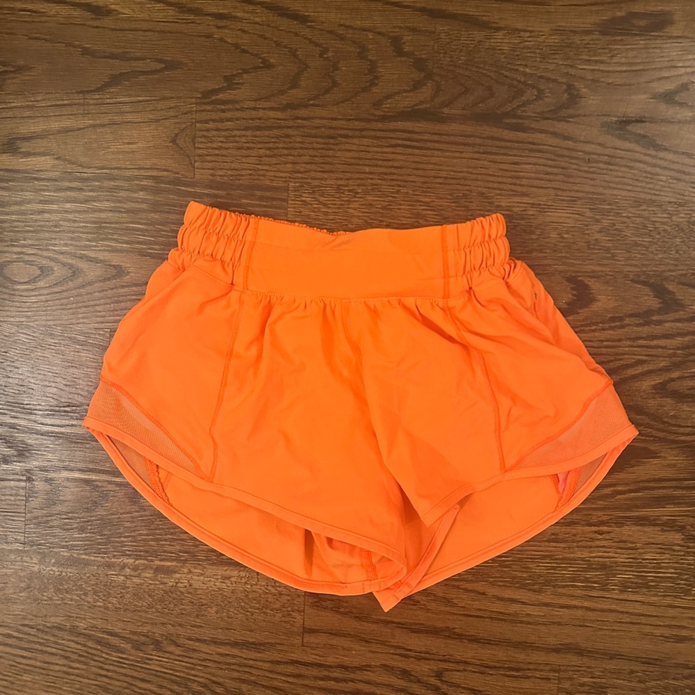 Lululemon Hotty Hot Low-Rise Lined
Short 2.5" - Orange - Size 0